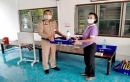 สน.ฯ วังนันทอุทยาน ดำเนินการป้องกัน COVID 19 - มอบกระบะพลาสติก พร้อมสเปรย์แอลกอฮอล์และผ้าห่มแจกให้กับผู้พักอาศัยฯในอาคารที่พักอาศัยส่วนกลาง ทร.วังนันทอุทยาน